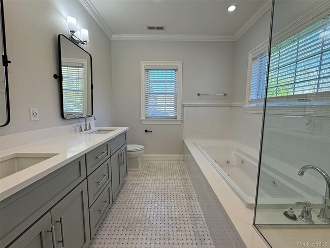 Building Photo - 1019 Grove St