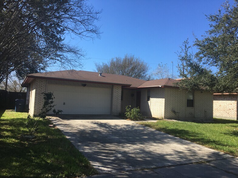 Building Photo - 10845 Eastwood Dr