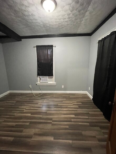 Building Photo - 1012 5th St