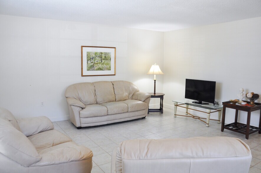 Building Photo - 2800 Indian River Blvd