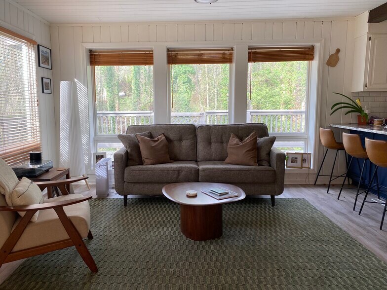 Building Photo - 711 Oak Terrace Ln