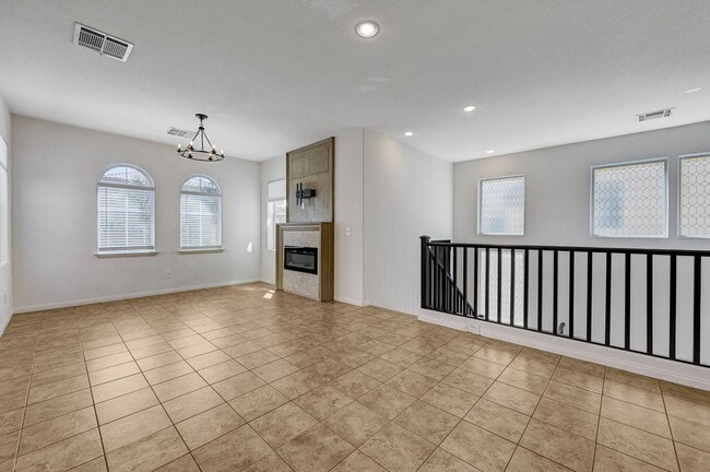 Building Photo - Stylish Tri-Level Home/Tandem Garage in Henderson