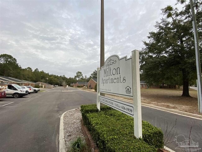 Building Photo - 6288 Hamilton Bridge Rd