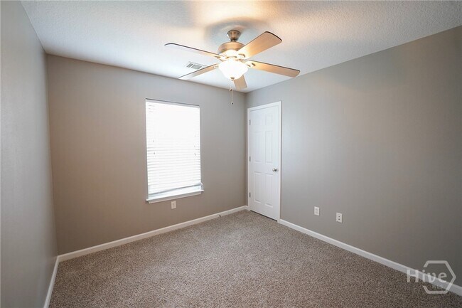 Building Photo - 170 Willow Oak Dr