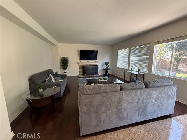 Building Photo - 3 Hollinwood