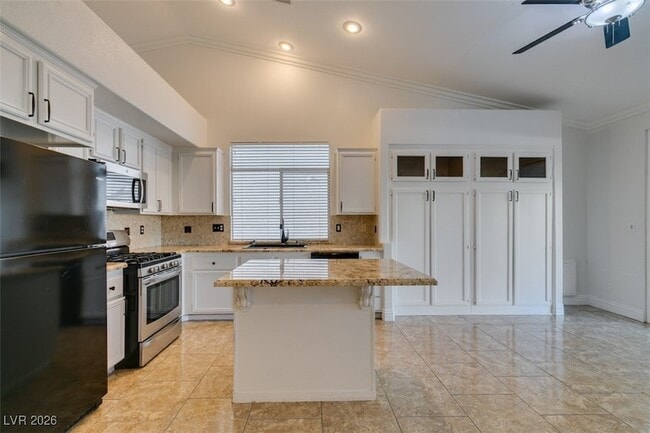 Building Photo - 669 Pacific Cascades Dr