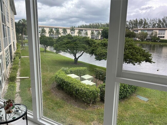 Building Photo - 1902 Bermuda Cir