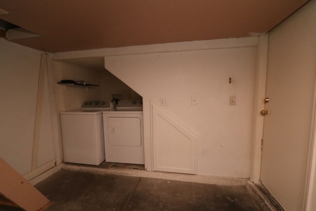 Building Photo - Cozy 3 bedrooms