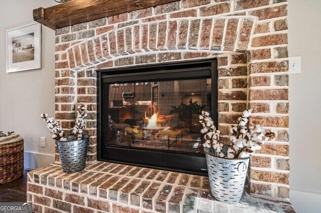 Building Photo - 6 Whisper Pl