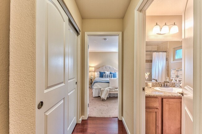 Building Photo - Ground Floor Condo at Footprints on the Bay