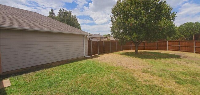 Building Photo - 2101 Sterling Ln