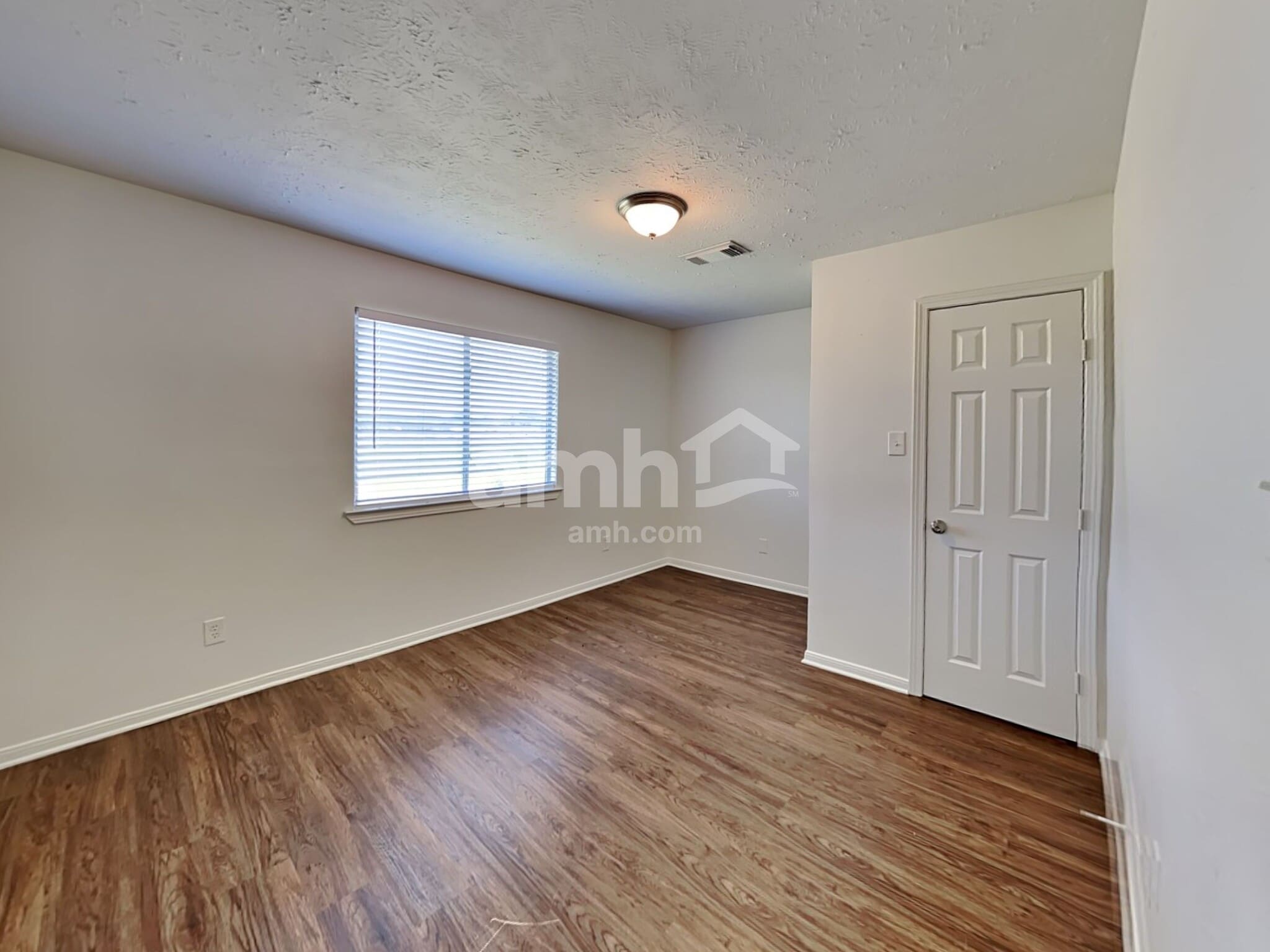 Building Photo - 16410 Tudor Point Ct
