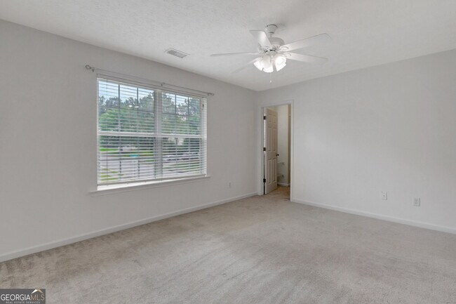 Building Photo - 77 Crescent St