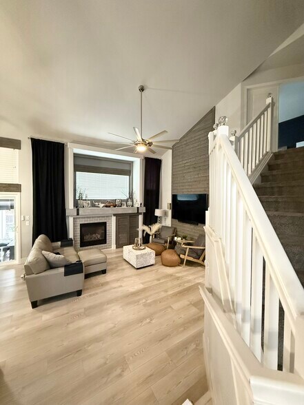 Building Photo - 562 E 133rd Ct