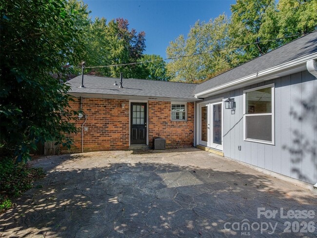 Building Photo - 709 Cooper Dr