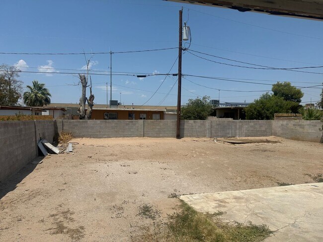 Building Photo - NLV!! Single Story!! 3 Bedrooms!! Carport!!! Big Lot!! Patio In Back yard!! No Carpet!! Vinyl Pla...