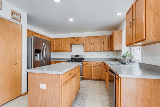 Building Photo - 1544 Suncrest Ln