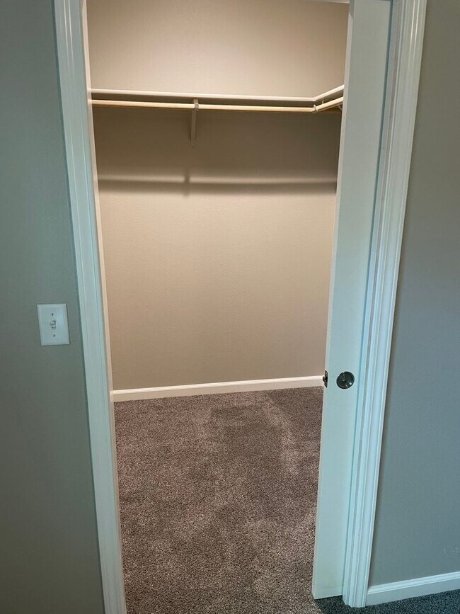 Building Photo - 485 E 6th St