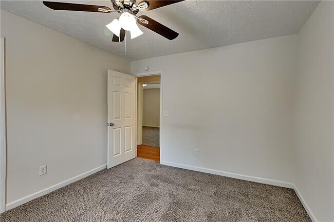 Building Photo - 60 King William Dr