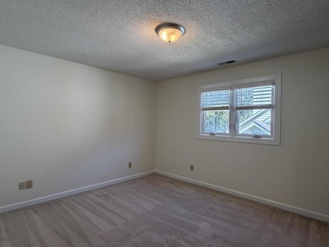 Building Photo - 305 Wimbledon Ct