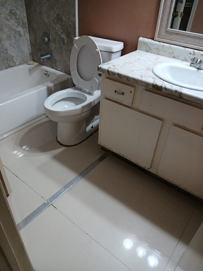 Building Photo - 9350 Country Creek Dr