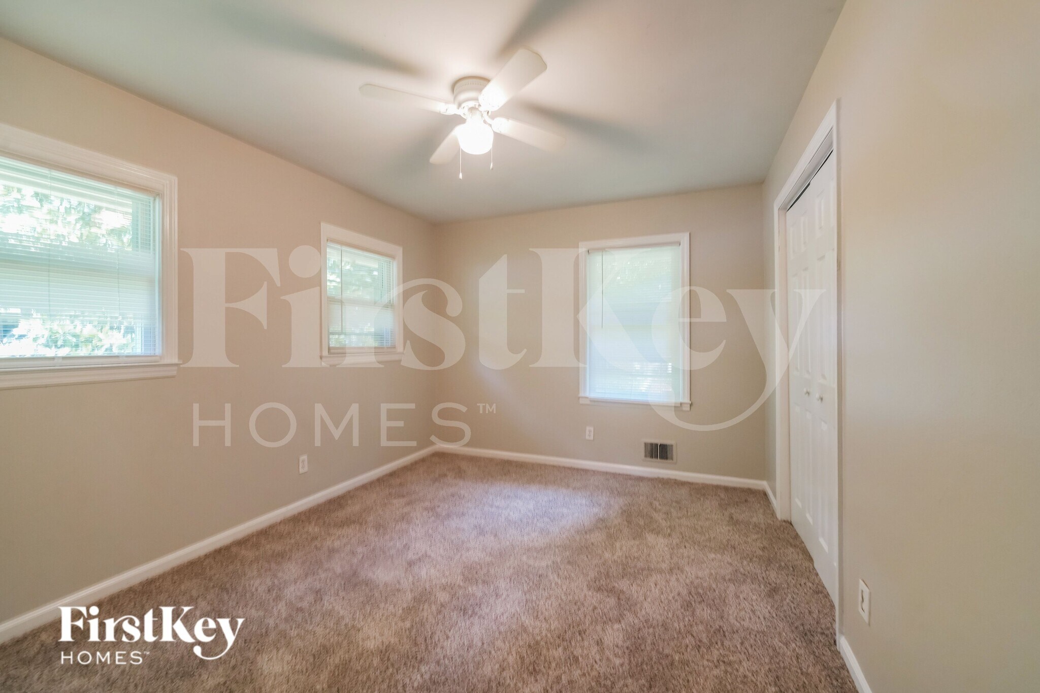 Building Photo - 1098 Holly Cir