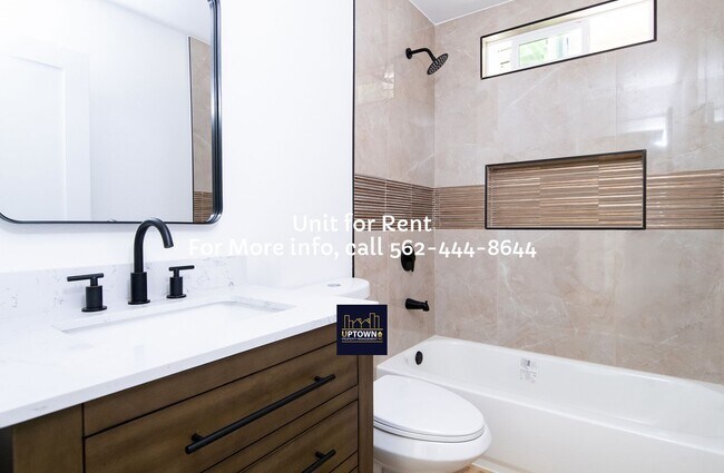 Building Photo - House -  2 Bedrooms + 1 Office / 1 Bathroom - Paramount