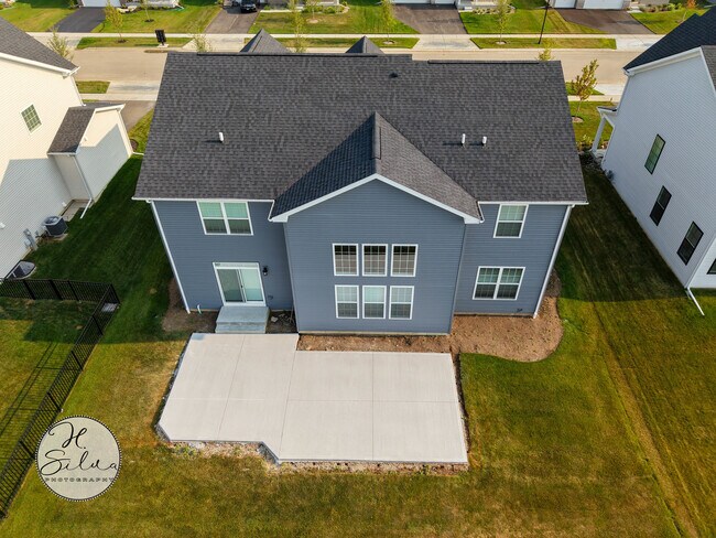 Building Photo - 10784 Saxony St