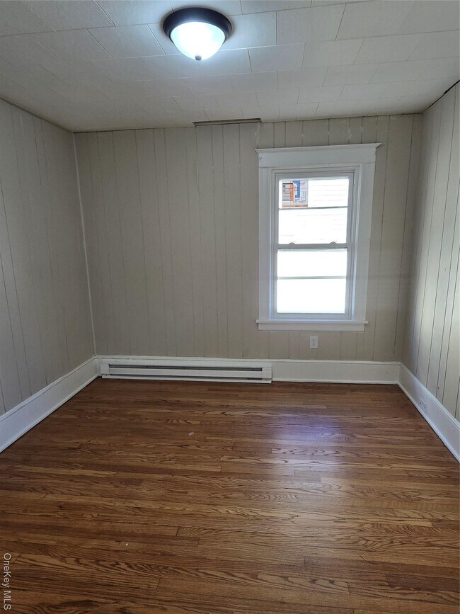 Building Photo - 25 Roosevelt Ave