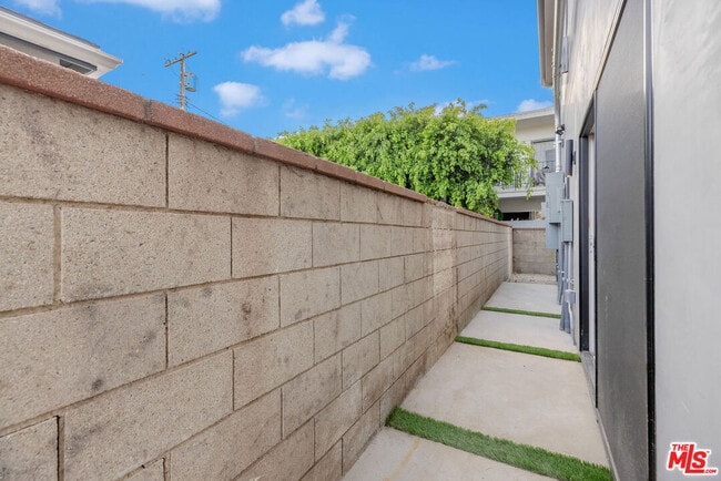 Building Photo - 12704 Pacific Ave