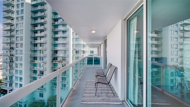 Building Photo - 1800 N Bayshore Dr