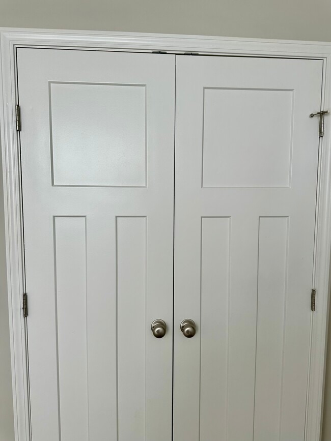 Building Photo - 2312 Belle Ave NE