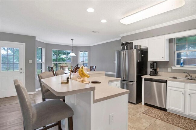 Building Photo - 3546 Viking Ct
