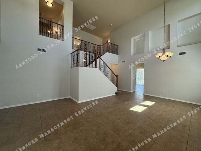 Building Photo - Beautiful 4-Bedroom, 3-Bath Home in Phoeni...