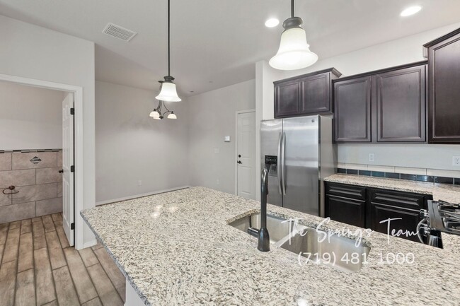 Building Photo - MODERN 2BD TOWNHOME in CLAREMONT RANCH