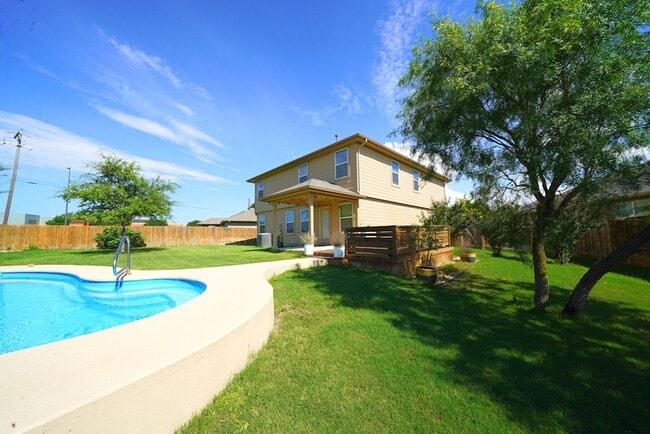 Building Photo - Gorgeous Selma Living with a Inground Pool! Realtor Commission: $625