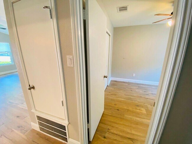 Building Photo - 13000 Pollard Dr