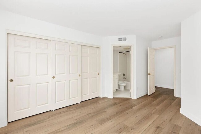 Building Photo - Don't miss out! Gated/Secured 3 br 2 ba home