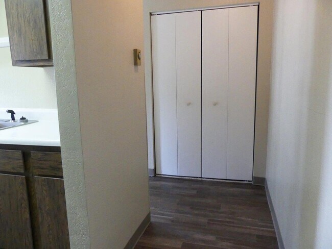 Building Photo - Clairview Apartments