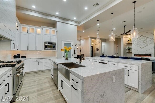 Building Photo - 794 Bolle Way