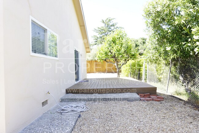 Building Photo - Beautiful 4-Bedroom Single Family Home with Spacious Yard | Great Location