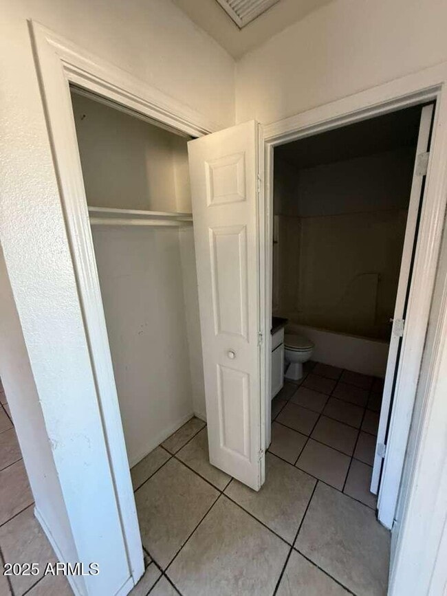 Building Photo - 712 E 17th St