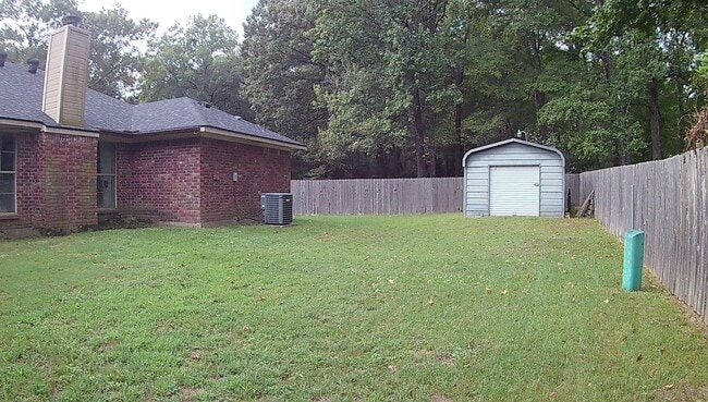 Building Photo - 708 Quiet Cove Cir
