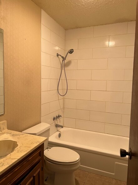 upstairs full bath - 203 Bourbon St