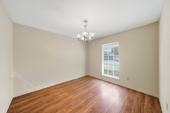 Building Photo - 2015 Greengrass Ct
