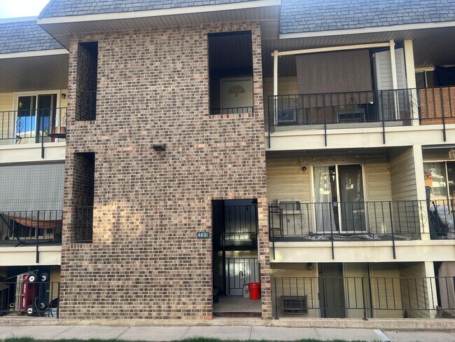Building Photo - 1 bed Condo Available in SouthWest Denver! Top Floor!