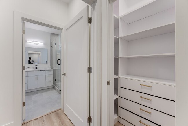 Building Photo - 1216 W 23rd St