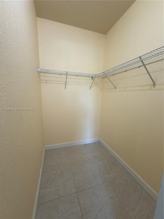 Building Photo - 14728 SW 25th Ln