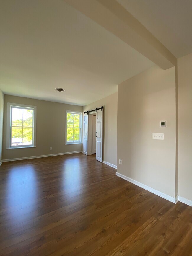 Building Photo - 13 John St