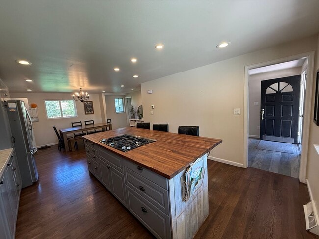 Building Photo - Beautifully Renovated Boulder Gem with Bac...